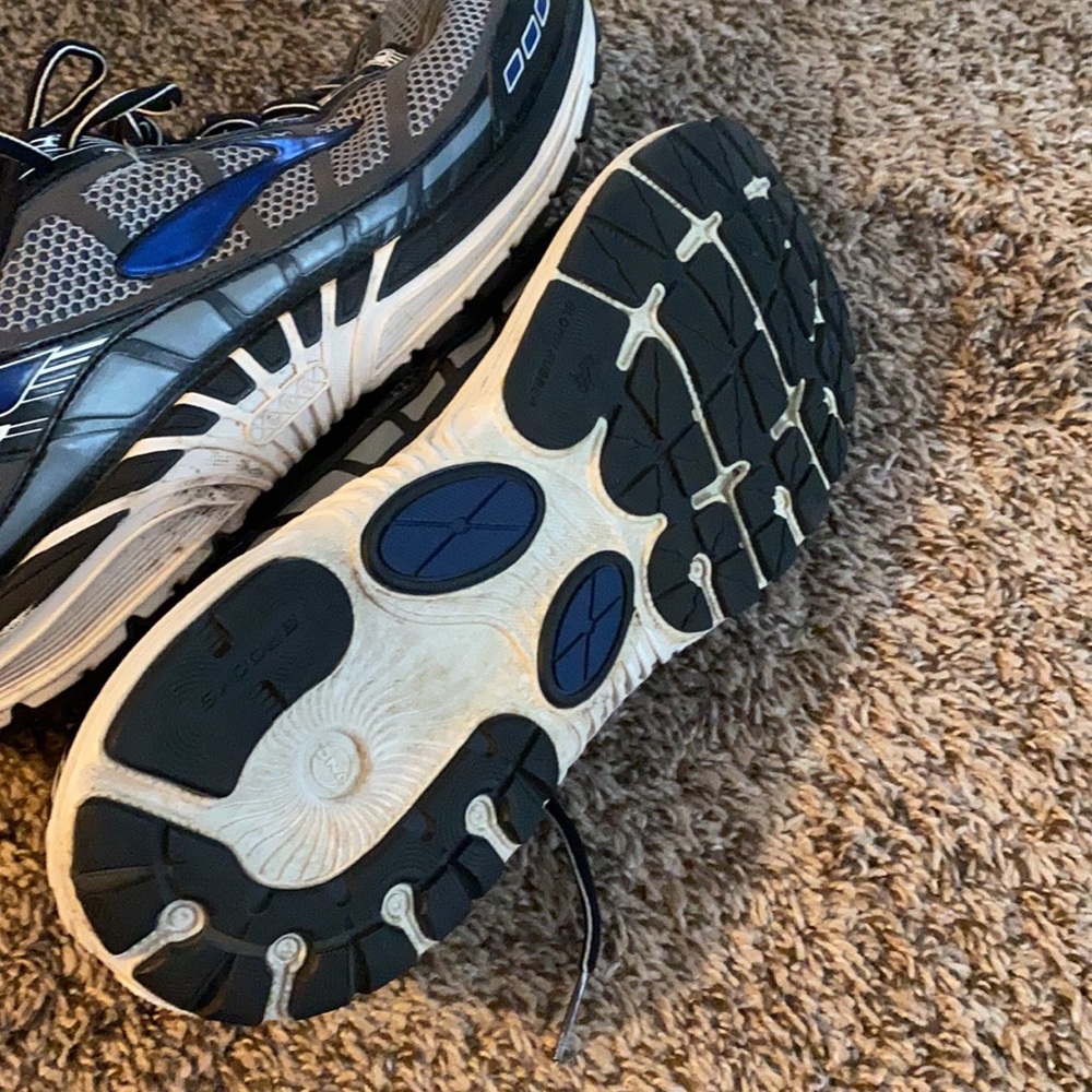 Brooks Dyad Running Shoes View 4